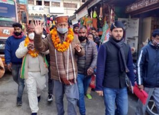 भाजपा प्रत्याशी राजकुमार पोरी के लिए गढ़वाल सांसद तीरथ सिंह रावत ने मांगे वोट
