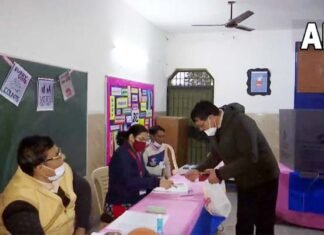 UP Assembly Election 2022: गौतमबुद्ध नगर में 1 बजे तक 30.53% मतदान, अब तक नोएडा में सबसे कम तो जेवर में सबसे ज्यादा हुई वोटिंग up-election-voting