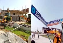जेवर एयरपोर्ट क्षेत्र में हो रहे अवैध निर्माण पर चला प्राधिकरण का बुलडोजर, कालोनाइजरों द्वारा विकसित कालोनियों में हो रहे निर्माण को किया ध्वस्त Bulldozer-on-illegal-constrction-in-yamuna-aera