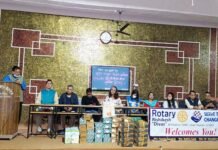 निर्धन छात्र छात्राओं को चरण पादुका वितरण कार्यक्रम हुआ संपन्न