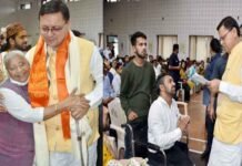 आम जनता से मिले मुख्यमंत्री धामी, सुनी जनसमस्यायें, त्वरित निराकरण का दिया आश्वासन आम जनता से मिले मुख्यमंत्री धामी