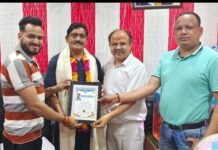 वर्ल्ड फॉरेस्ट डे पर लॉयन्स क्लब ने वृक्ष मित्र दिगम्बर रावत को किया लॉयन्स रिस्पांसिबल सिटीजन से सम्मानित Lions Responsible Citizen Award to Digambar Rawat