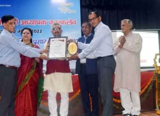 पौड़ी गढ़वाल: भौतिक विज्ञान प्रवक्ता महेंद्र सिंह राणा राज्य स्तरीय सम्मान से हुए सम्मानित महेंद्र सिंह राणा