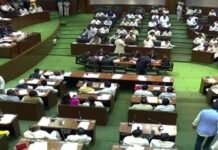 महाराष्ट्र सदन में हंगामा : विधानसभा में राज्यपाल कोश्यारी का विरोध, बजट भाषण जल्द खत्म कर चले गए