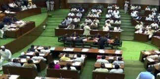 महाराष्ट्र सदन में हंगामा : विधानसभा में राज्यपाल कोश्यारी का विरोध, बजट भाषण जल्द खत्म कर चले गए