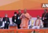 लगातार दूसरी बार यूपी के मुख्यमंत्री बने योगी आदित्यनाथ, 2 उप मुख्यमंत्रियों सहित कुल 53 ने ली मंत्री पद की शपथ, देखें पूरी लिस्ट Yogi Adityanath takes oath as CM