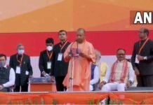 लगातार दूसरी बार यूपी के मुख्यमंत्री बने योगी आदित्यनाथ, 2 उप मुख्यमंत्रियों सहित कुल 53 ने ली मंत्री पद की शपथ, देखें पूरी लिस्ट Yogi Adityanath takes oath as CM