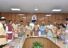 उत्तराखंड : धामी सरकार 2.0 की पहली कैबिनेट में संगठन ने सीएम को सौंपा दृष्टि पत्र
