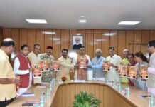 उत्तराखंड : धामी सरकार 2.0 की पहली कैबिनेट में संगठन ने सीएम को सौंपा दृष्टि पत्र