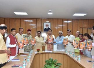 उत्तराखंड : धामी सरकार 2.0 की पहली कैबिनेट में संगठन ने सीएम को सौंपा दृष्टि पत्र