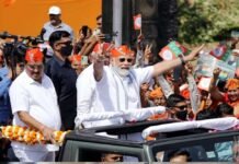 दो दिन के दौरे पर : पीएम मोदी ने आज एक और रोड शो किया, अब अपने गृह राज्य में शुरू की चुनाव की तैयारी