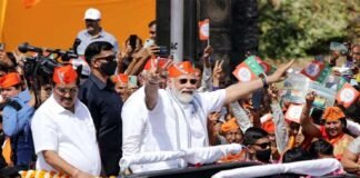 दो दिन के दौरे पर : पीएम मोदी ने आज एक और रोड शो किया, अब अपने गृह राज्य में शुरू की चुनाव की तैयारी