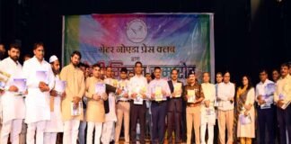 ग्रेटर नोएडा प्रेस क्लब द्वारा आयोजित होली मिलन समारोह में शामिल हुए प्रशासनिक सेवाओं से जुड़े अधिकारी, जनप्रतिनिधि एवं समाज के प्रतिष्ठित लोग