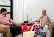 उत्तराखंड में भाजपा की प्रचंड जीत पर अधिवक्ता संजय दरमोड़ा ने गढ़वाल सांसद व पूर्व सीएम तीरथ सिह रावत से मुलाकात कर दी बधाई