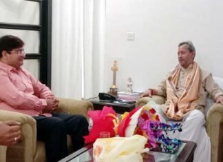 उत्तराखंड में भाजपा की प्रचंड जीत पर अधिवक्ता संजय दरमोड़ा ने गढ़वाल सांसद व पूर्व सीएम तीरथ सिह रावत से मुलाकात कर दी बधाई