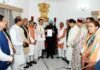 पुष्कर सिंह धामी ने राजभवन पहुंचकर पेश किया सरकार बनाने का दावा, 23 मार्च को लेंगे मुख्यमंत्री पद की शपथ सरकार बनाने का दावा