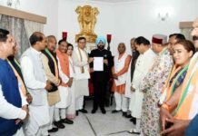 पुष्कर सिंह धामी ने राजभवन पहुंचकर पेश किया सरकार बनाने का दावा, 23 मार्च को लेंगे मुख्यमंत्री पद की शपथ सरकार बनाने का दावा