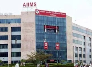 डेढ़ साल की बच्ची की सांस नली में 12 दिनों से फंसा हुआ था मूंगफली का दाना, एम्स ऋषिकेश के डॉक्टरों ने बचाई जान CBI raids in AIIMS Rishikesh