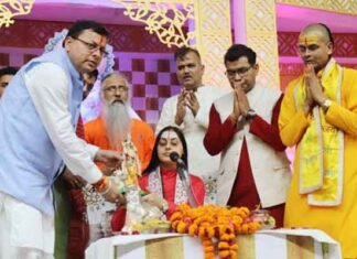 सीएम धामी दिव्य ज्योति जागृति संस्थान द्वारा गांधी पार्क में आयोजित भागवत कथा में हुए शामिल भागवत कथा