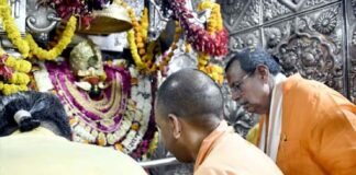 मुख्यमंत्री योगी ने विन्ध्याचल धाम में माँ विन्ध्यवासिनी देवी के दर्शन कर की पूजा अर्चना CM Yogi in Vindhyachal Dham