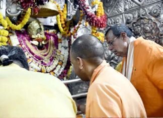 मुख्यमंत्री योगी ने विन्ध्याचल धाम में माँ विन्ध्यवासिनी देवी के दर्शन कर की पूजा अर्चना CM Yogi in Vindhyachal Dham