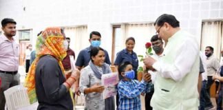 मुख्यमंत्री धामी ने सुनी जनसमस्यायें, अधिकारियों को दिये समस्याओं के निराकरण के निर्देश मुख्यमंत्री धामी ने सुनी जनसमस्यायें