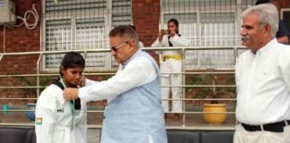 डीपीएस देहादून में कैबिनेट मंत्री गणेश जोशी ने ताइक्वांडो विजेताओं को बांटे पुरस्कार गणेश जोशी ने ताइक्वांडो विजेताओं को बांटे पुरस्कार