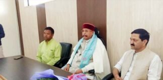 पर्यटन मंत्री सतपाल महाराज ने चार धाम समिति कार्यालय का किया औचक निरीक्षण, लगाई फटकार सतपाल
