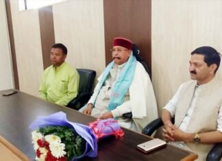 पर्यटन मंत्री सतपाल महाराज ने चार धाम समिति कार्यालय का किया औचक निरीक्षण, लगाई फटकार सतपाल