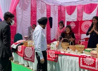 मुख्य सचिव ने मुनस्यारी, पिथौरागढ़ में किया विकास कार्यों का निरीक्षण