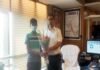 ग्रेनो स्पोर्ट्स कॉम्प्लेक्स में बैडमिंटन की प्रैक्टिस कर नंबर वन खिलाड़ी बने वंश ने प्राधिकरण के सीईओ से मिलकर जताया आभार वंश बैडमिंटन