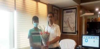 ग्रेनो स्पोर्ट्स कॉम्प्लेक्स में बैडमिंटन की प्रैक्टिस कर नंबर वन खिलाड़ी बने वंश ने प्राधिकरण के सीईओ से मिलकर जताया आभार वंश बैडमिंटन