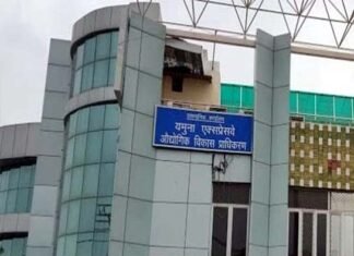 यमुना प्राधिकरण में आज फिर गैरहाजिर पाए गए 17 कर्मचारी, एक दिन का वेतन काटने का आदेश जारी Yamuna Authority