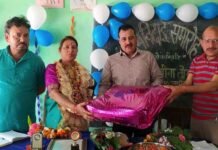 शिक्षक दायित्वों से नहीं होते कभी सेवानिवृत्त, समाज के लिए रहते हैं समर्पित बीना तोमर