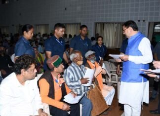 मुख्यमंत्री धामी ने सीएम आवास में सुनी जनसमस्याएं, समस्याओं के निराकरण के दिये निर्देश