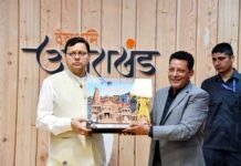 सीएम धामी ने किया श्री हरि पंचांग का विमोचन तथा “आवाज सुनो पहाड़ों की” कार्यक्रम के बारे में जाना श्री हरि पंचांग