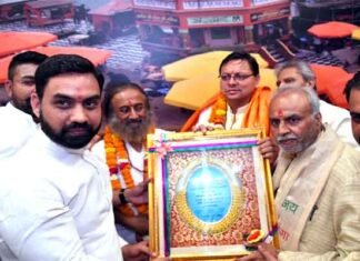 सीएम धामी ने हर की पैड़ी में सौंदर्यकरण कार्यों का किया शुभारंभ, गंगा पूजन एवं आरती में भी हुए शामिल लिया मां गंगा का आशीर्वाद मां गंगा का आशीर्वाद