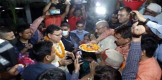नई दिल्ली स्थित उत्तराखंड सदन पहुंचने पर मुख्यमंत्री पुष्कर सिंह धामी का प्रवासी उत्तराखंडवासियों द्वारा जोरदार स्वागत