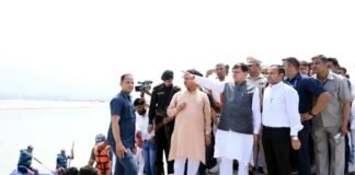 सीएम धामी ने टनकपुर स्थित शारदा घाट में नदी से हो रहे कटाव एवं उसके बचाओ हेतु हो रहे कार्यों का किया स्थलिय निरीक्षण cm-dhami-in-tanakpur