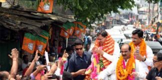 सीएम धामी ने चंपावत विधानसभा क्षेत्र में आयोजित रोड शो और जनसभा में किया प्रतिभाग सीएम धामी रोड शो