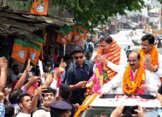 सीएम धामी ने चंपावत विधानसभा क्षेत्र में आयोजित रोड शो और जनसभा में किया प्रतिभाग सीएम धामी रोड शो