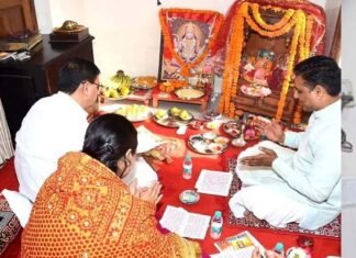हनुमान जन्मोत्सव के अवसर पर मुख्यमंत्री पुष्कर सिंह धामी ने हनुमान जी की पूजा अर्चना कर की प्रदेश की खुशहाली की कामना
