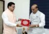 मुख्यमंत्री पुष्कर सिंह धामी ने नई दिल्ली में केंद्रीय रक्षा मंत्री राजनाथ सिंह से शिष्टाचार भेंट की राजनाथ सिंह पुष्कर सिंह धामी