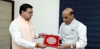 मुख्यमंत्री पुष्कर सिंह धामी ने नई दिल्ली में केंद्रीय रक्षा मंत्री राजनाथ सिंह से शिष्टाचार भेंट की राजनाथ सिंह पुष्कर सिंह धामी