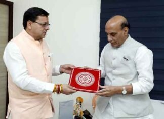 मुख्यमंत्री पुष्कर सिंह धामी ने नई दिल्ली में केंद्रीय रक्षा मंत्री राजनाथ सिंह से शिष्टाचार भेंट की राजनाथ सिंह पुष्कर सिंह धामी