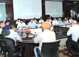 “किसान भागीदारी प्राथमिकता हमारी” अभियान में वीडियो कॉन्फ्रेंसिंग से जुड़े उत्तराखंड के कृषि मंत्री गणेश जोशी कृषि एवं कृषक कल्याण मंत्री गणेश जोशी
