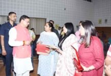 सीएम धामी ने लोगों से मिलकर सुनी जन समस्यायें, अधिकारियों को दिये समस्याओं के त्वरित समाधान के निर्देश जन समस्यायें
