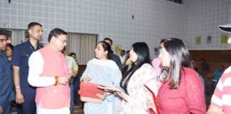 सीएम धामी ने लोगों से मिलकर सुनी जन समस्यायें, अधिकारियों को दिये समस्याओं के त्वरित समाधान के निर्देश जन समस्यायें