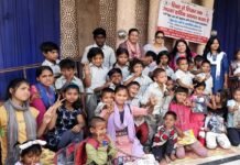 जरूरतमंद बच्चों को बांटी शिक्षण सामग्री shiksha-se-shikhar-tak