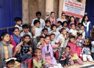जरूरतमंद बच्चों को बांटी शिक्षण सामग्री shiksha-se-shikhar-tak